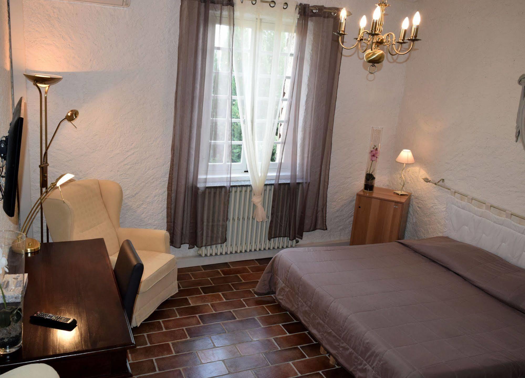 Hotel Le Logis Du Guetteur Les Arcs-sur-Argens Exterior foto